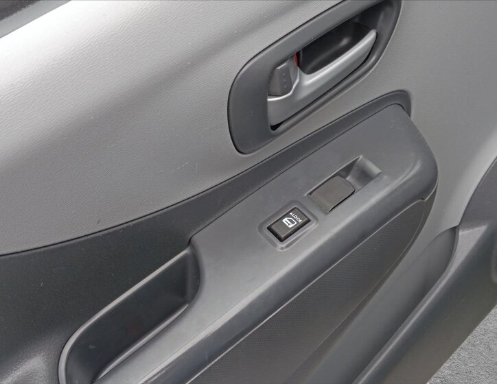 Suzuki Alto Hatchback 996,0 50 kw