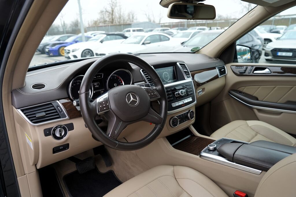 Mercedes-Benz GL SUV 4,7 l 320 kw