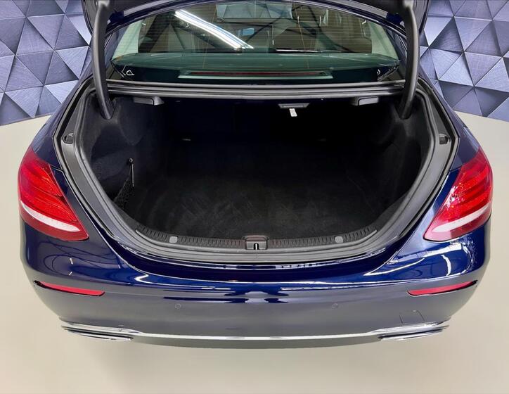 Mercedes-Benz Třídy E 28