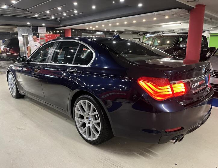 BMW Řada 7 6