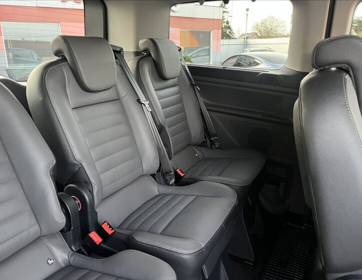 Ford Tourneo Custom Kombi 2,0 l 136 kw