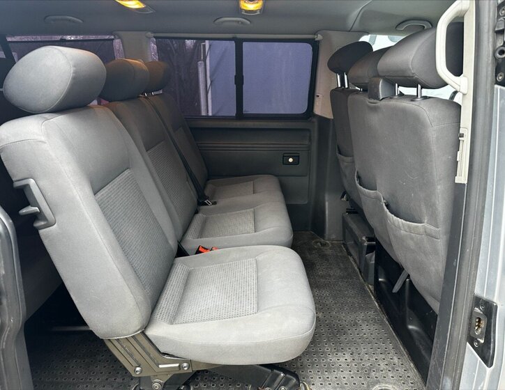 Volkswagen Caravelle 13