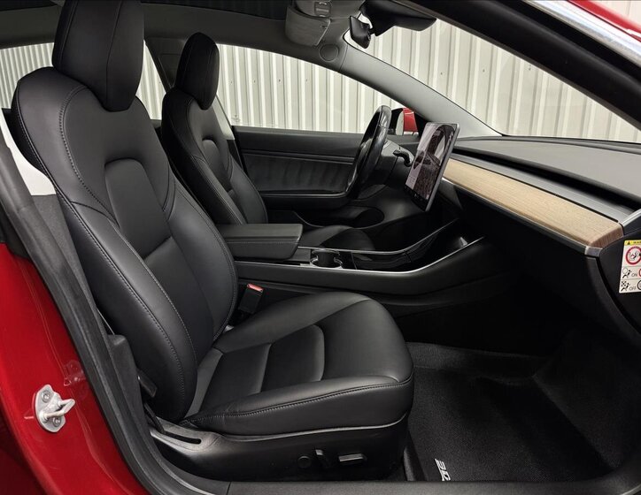 Tesla Model 3 Liftback 0,0 324 kw