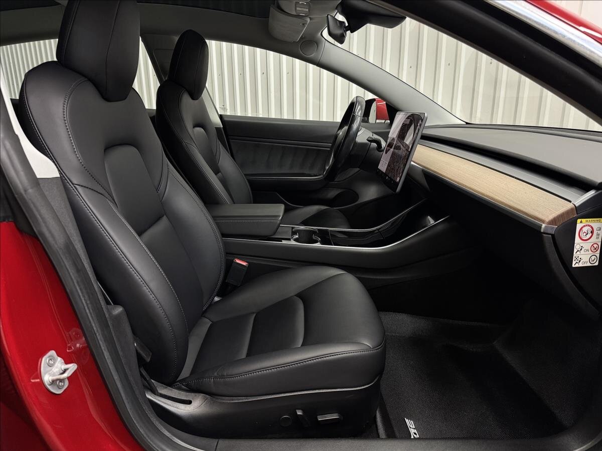 Tesla Model 3 Liftback 0,0 324 kw