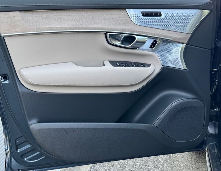 Volvo XC90 SUV / Terénní 2,0 l 184 kw