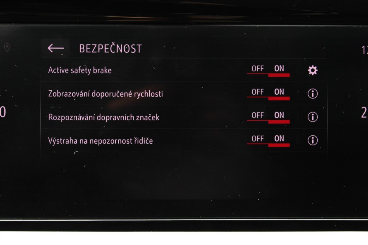 Opel Grandland SUV 1,2 l 96 kw