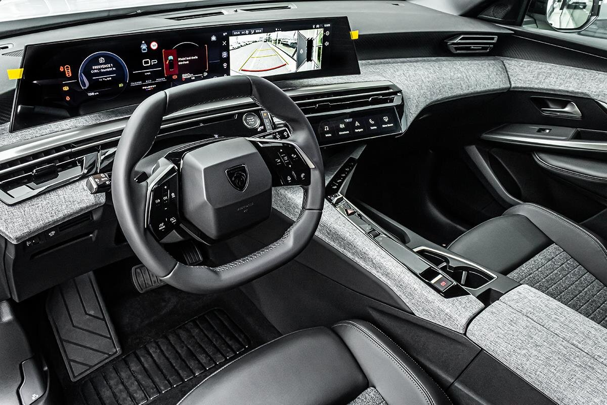 Peugeot 5008 SUV 1,2 l 0