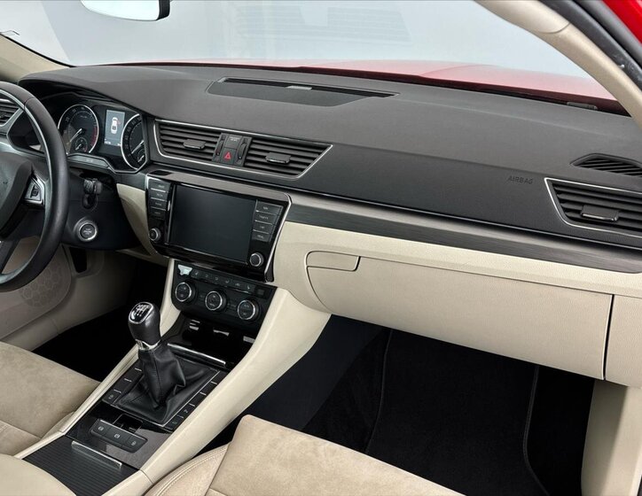 Škoda Superb Liftback 1,4 l 110 kw