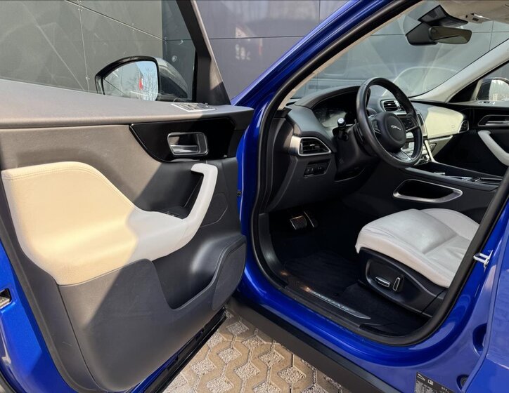 Jaguar F-Pace SUV / Terénní 2,0 l 132 kw