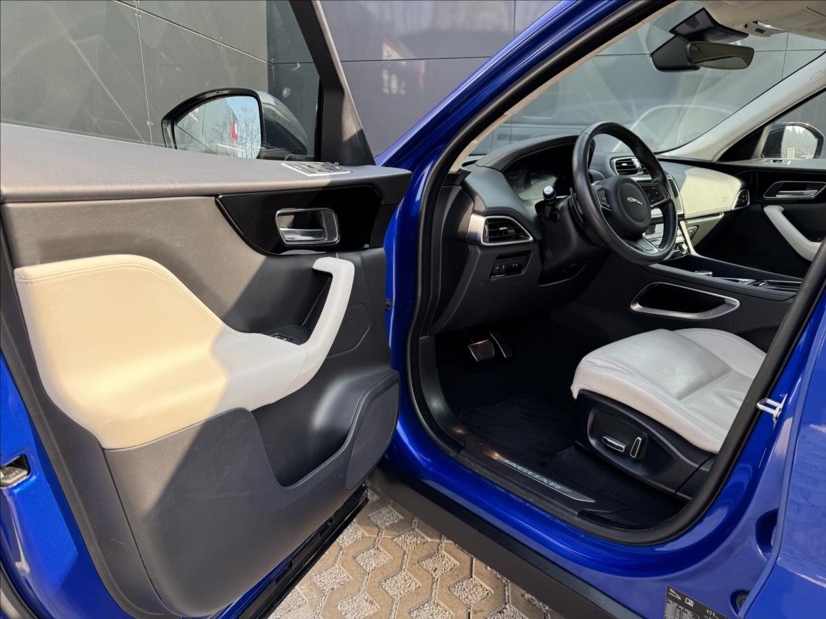 Jaguar F-Pace SUV / Terénní 2,0 l 132 kw