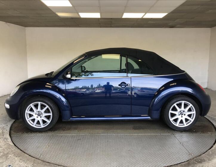 Volkswagen New Beetle 4