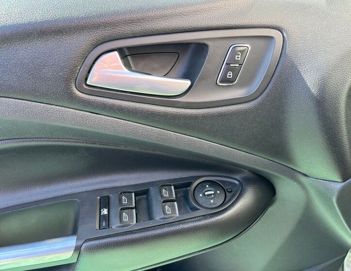 Ford Kuga SUV 1,6 l 134 kw