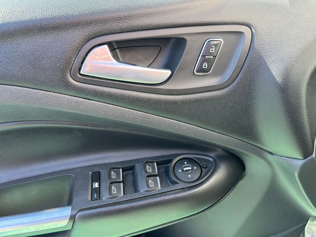 Ford Kuga SUV 1,6 l 134 kw