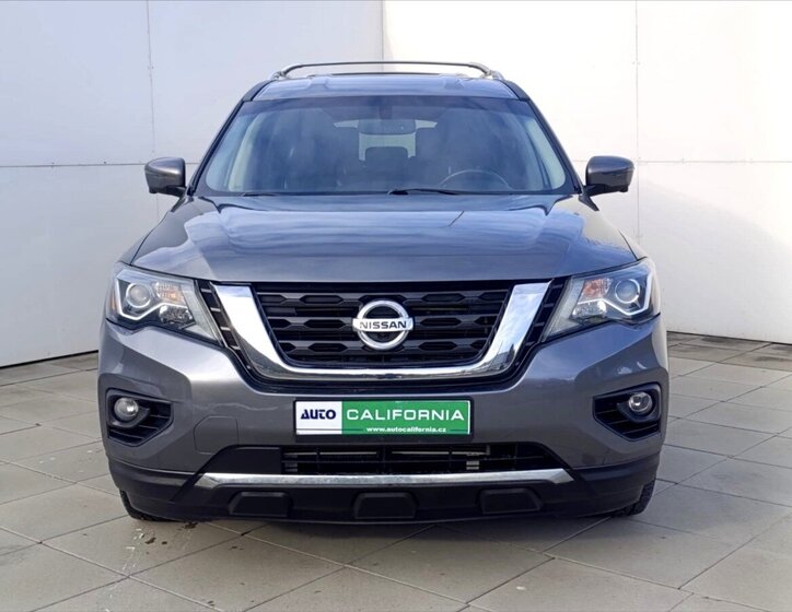 Nissan Pathfinder SUV 3,5 l 212 kw