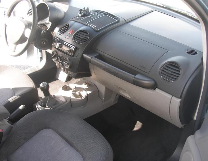 Volkswagen New Beetle 7