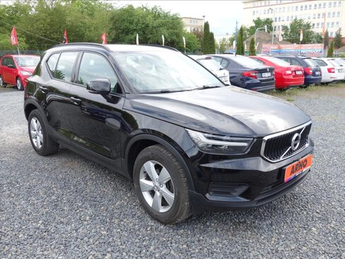 Volvo XC40 SUV / Terénní 2,0 l 110 kw