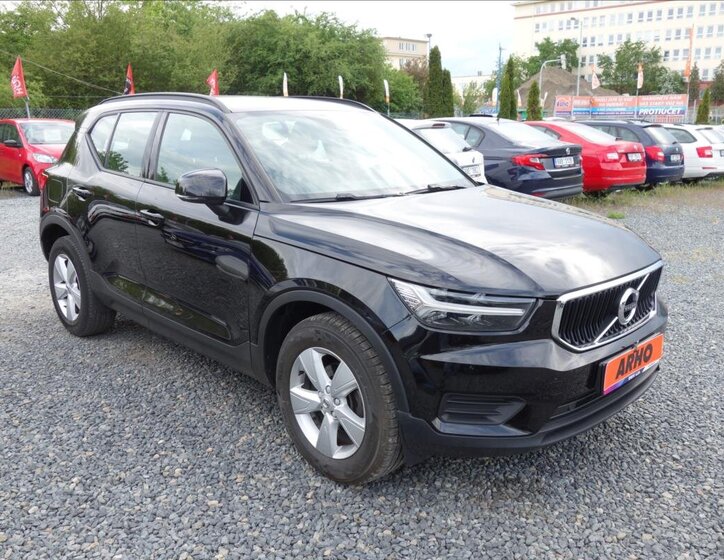 Volvo XC40 SUV / Terénní 2,0 l 110 kw