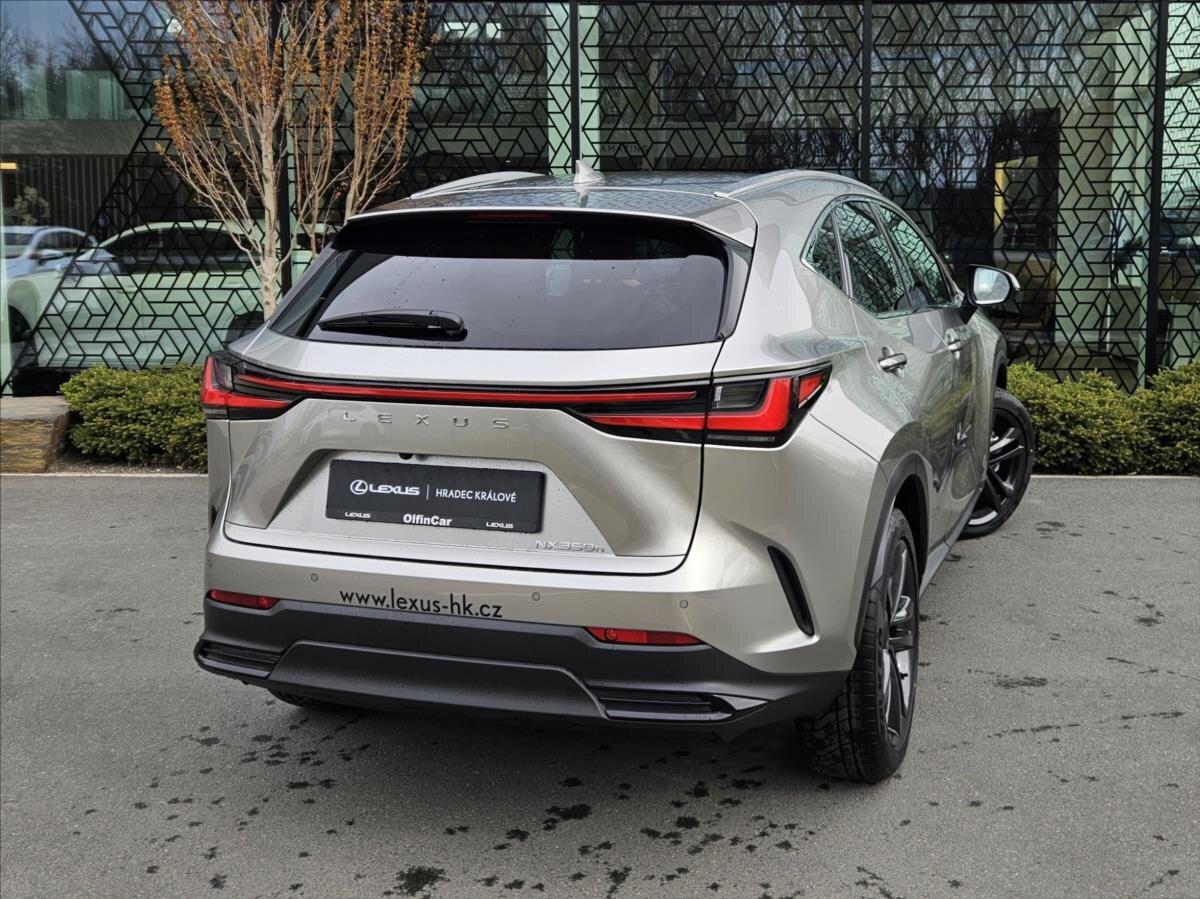 Lexus NX 350h SUV / Terénní 2,5 l 147 kw