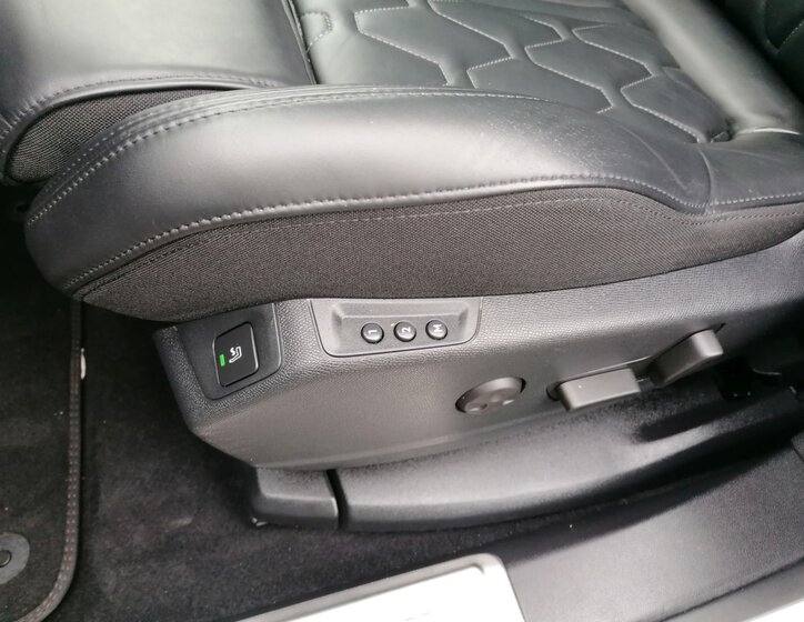 Peugeot 5008 SUV 1,5 l 96 kw