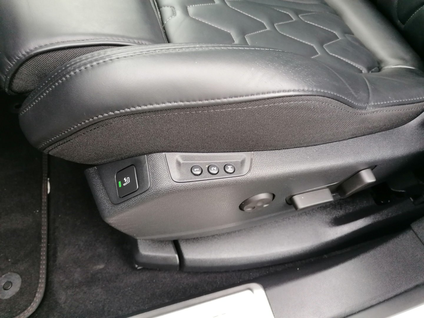 Peugeot 5008 SUV 1,5 l 96 kw