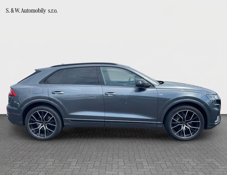 Audi Q8 4