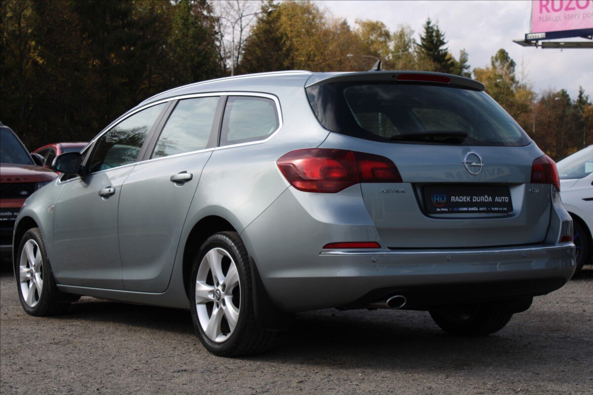 Opel Astra Kombi 2,0 l 121 kw