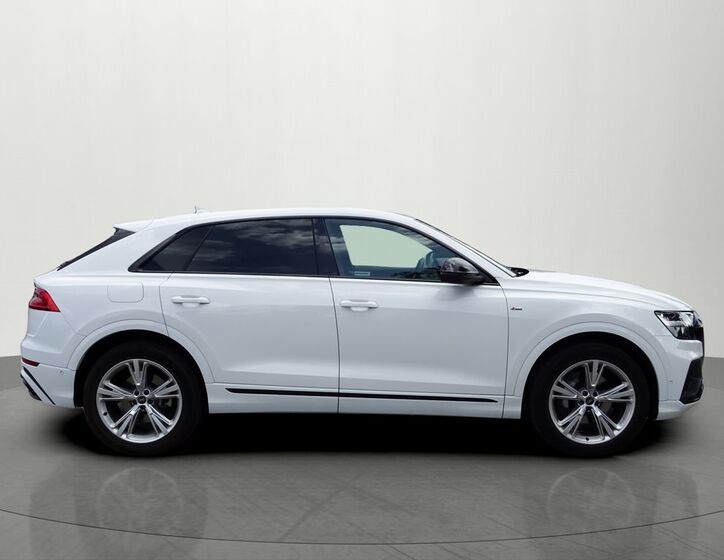 Audi Q8 5