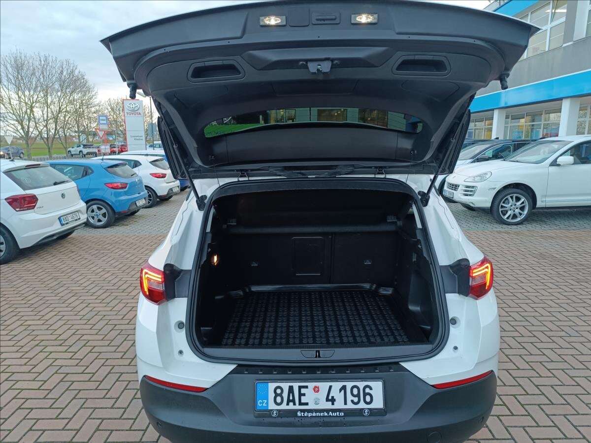 Opel Grandland X SUV 1,2 l 96 kw