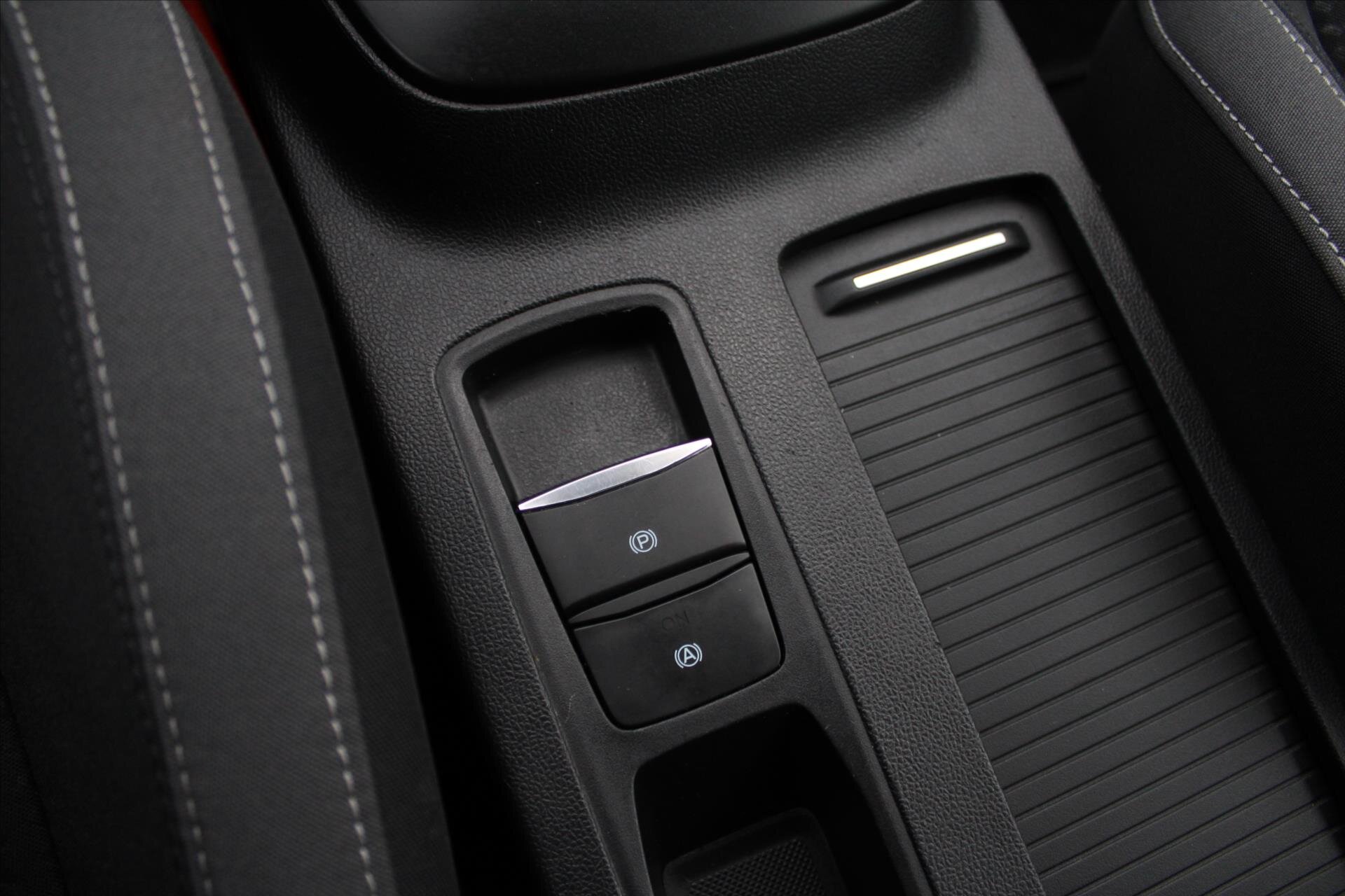 Ford Focus Kombi 999,0 74 kw