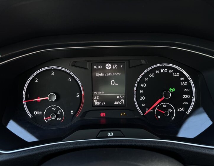 Volkswagen T-Roc SUV / Terénní 2,0 l 140 kw