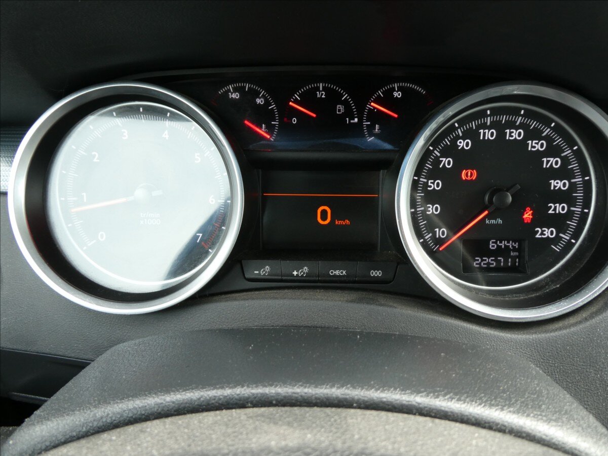 Peugeot 508 Sedan / Limuzína 1,6 l 115 kw