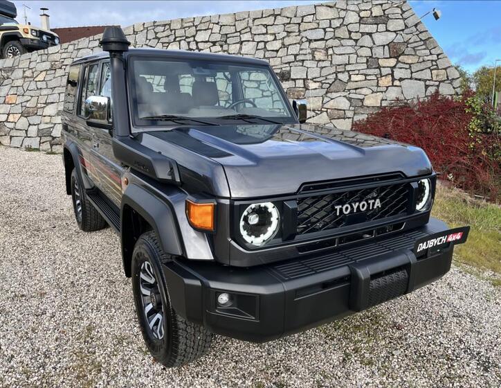 Toyota Land Cruiser 1
