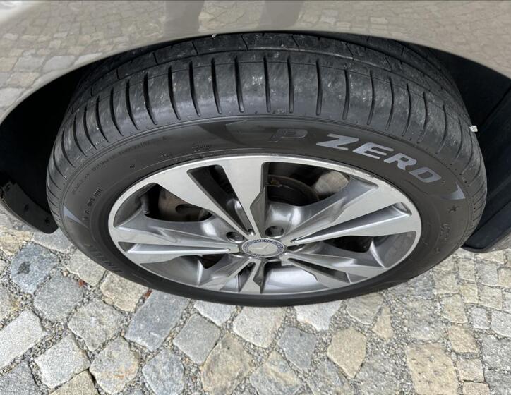 Mercedes-Benz Třídy V 28