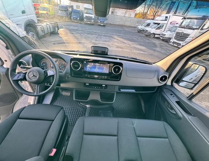 Mercedes-Benz Sprinter 13