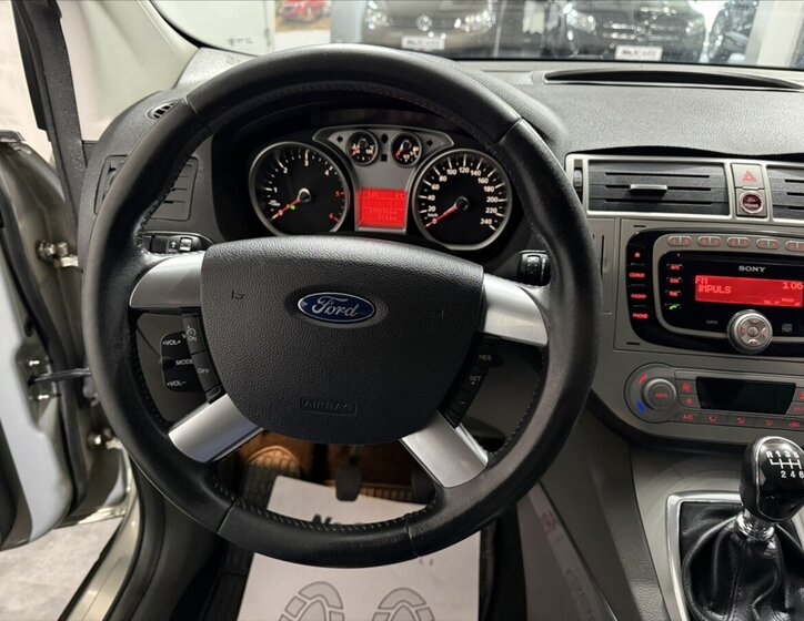 Ford Kuga SUV / Terénní 2,0 l 100 kw