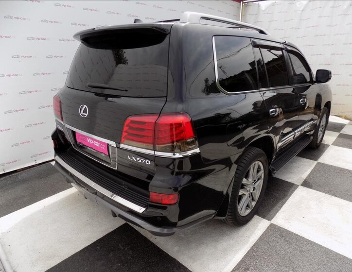 Lexus LX 570 7