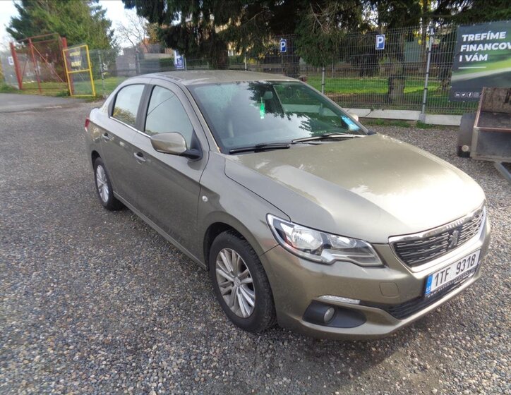 Peugeot 301 Sedan 1,6 l 73 kw