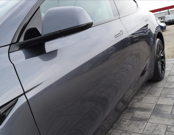 Tesla Model Y SUV / Terénní 0,0 378 kw