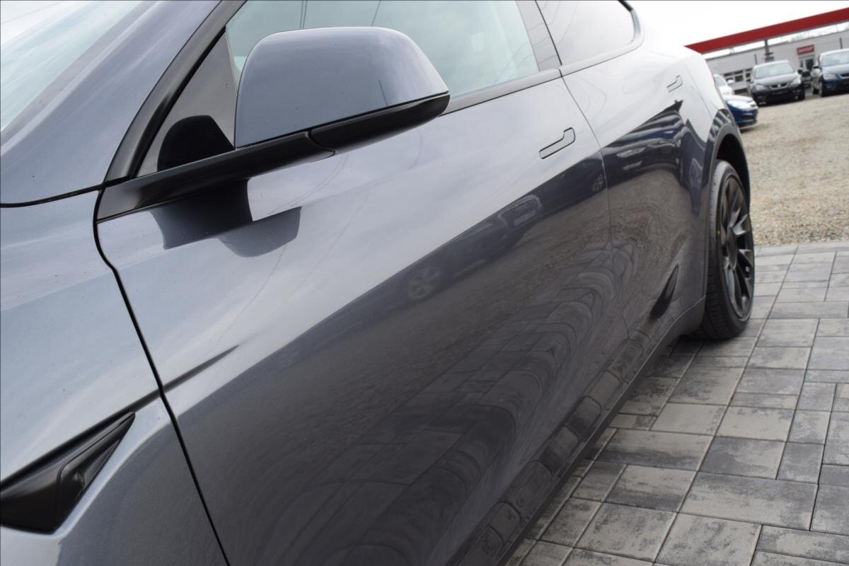 Tesla Model Y SUV / Terénní 0,0 378 kw