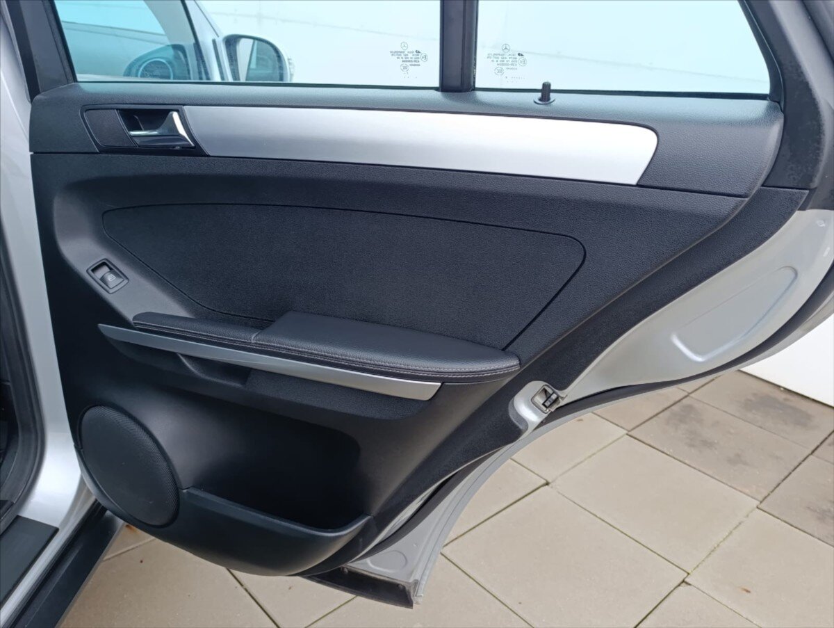 Mercedes-Benz Třídy M SUV 3,0 l 165 kw