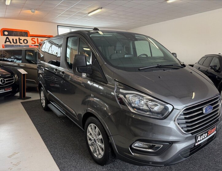 Ford Tourneo Custom 2