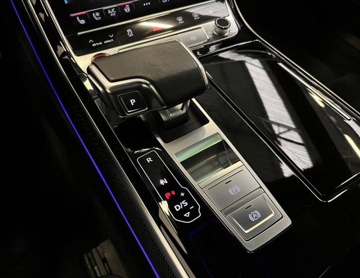 Audi S8 Sedan 4,0 l 420 kw