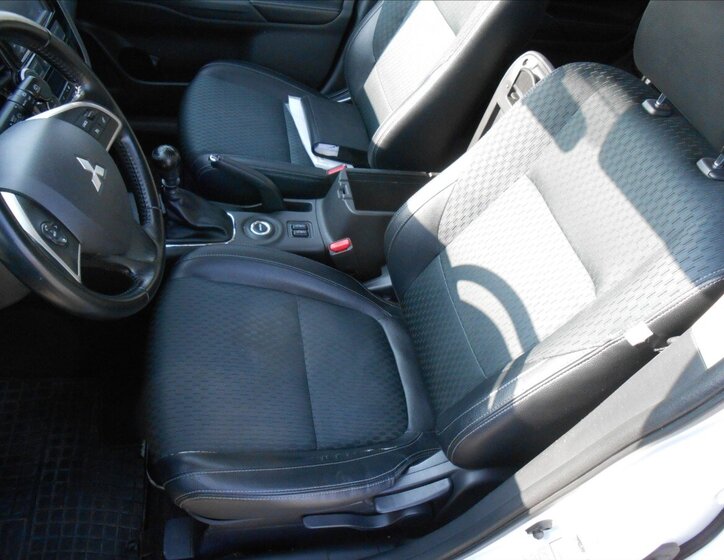 Mitsubishi Outlander Kombi 2,3 l 110 kw