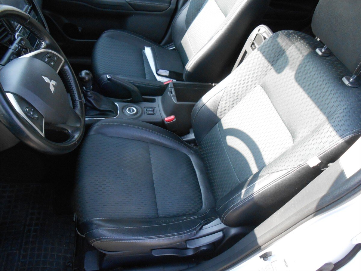 Mitsubishi Outlander Kombi 2,3 l 110 kw