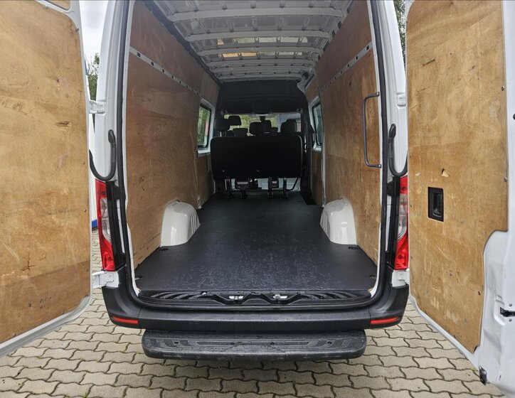 Mercedes-Benz Sprinter 4
