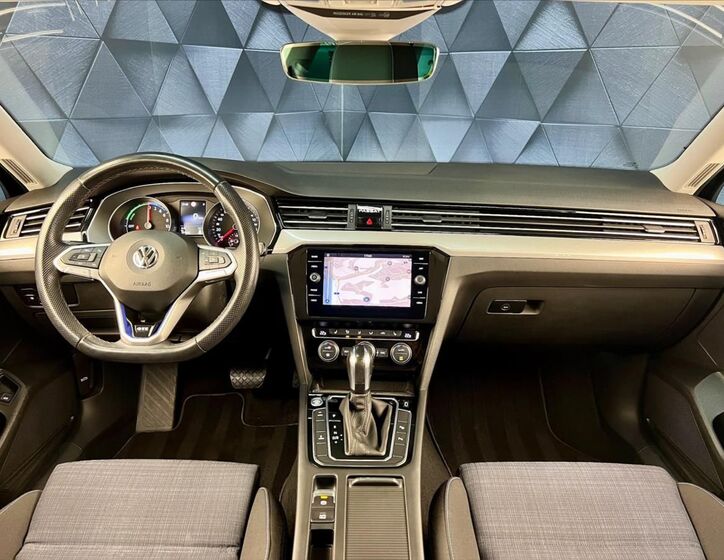 Volkswagen Passat 10