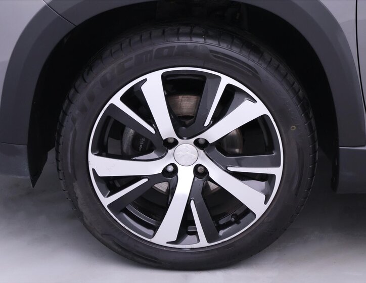 Peugeot 2008 SUV 1,2 l 81 kw