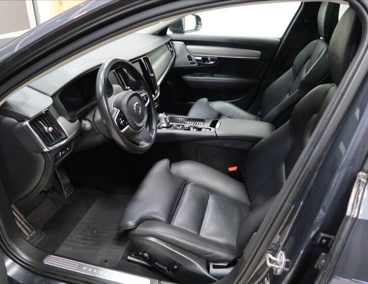 Volvo V90 5