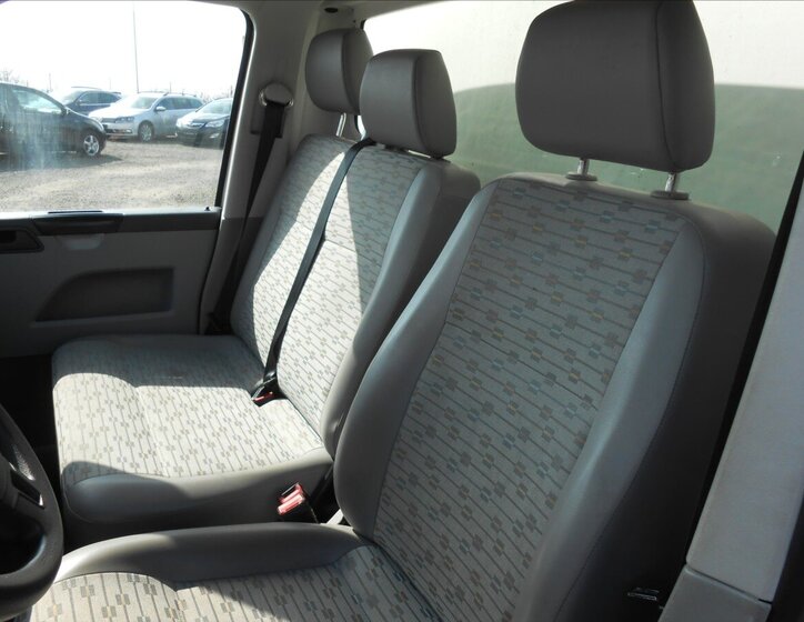 Volkswagen Transporter Kombi 2,0 l 75 kw