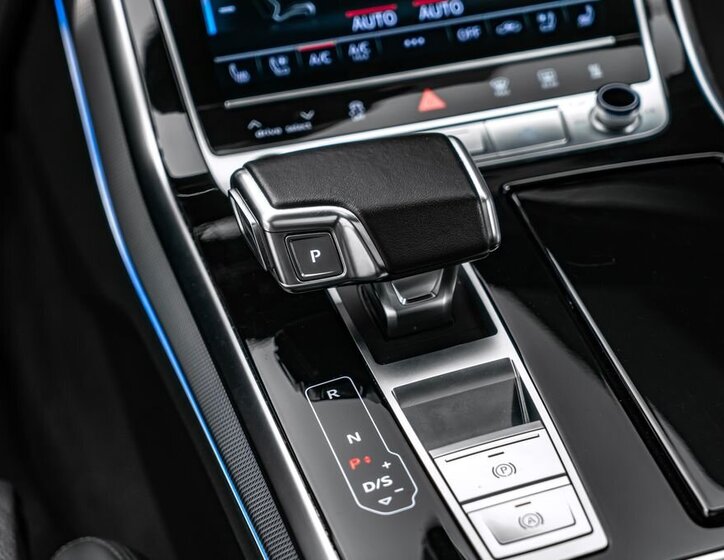 Audi Q8 SUV / Terénní 3,0 l 210 kw